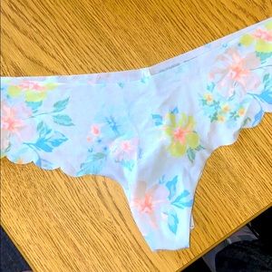 Seamless thong panty